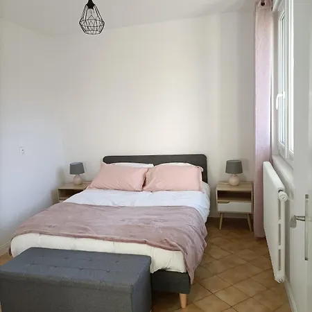 Location Des Longeres Holiday home *